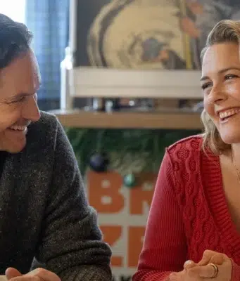 A Merry Little Ex-mas – a Netflix új karácsonyi filmje annyira rossz, hogy az már jó