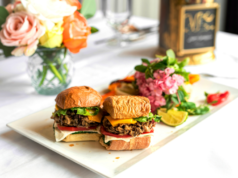 Már nem elég a pörkölt éjfélkor: Így lett a gasztronómia a modern esküvők új főszereplője