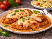 Ropogós parmezános csirkemell krémes vodka szósszal parmezános csirkemell vodka szósszal