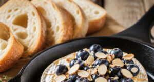 Grillezett camembert citrommal és áfonyával: édes-sós mártogatós 20 perc alatt Grillezett camembert citrommal és áfonyával: édes-sós mártogatós 20 perc alatt