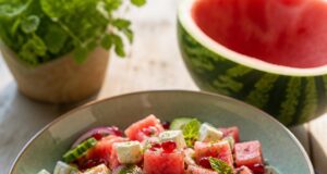 Görögdinnyés feta saláta: 10 perces nyári frissítő gránátalmával Görögdinnyés feta saláta: 10 perces nyári frissítő gránátalmával