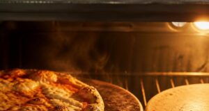 Pizzakő vagy pizzaacél: melyik ad ropogósabb kérget otthon a sütőben? Pizzakő vagy pizzaacél: melyik ad ropogósabb kérget otthon a sütőben?
