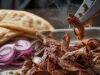 Tepsis dönerkebab házilag: a vékonyra nyújtott hús a titok, nem a nyárs Tepsis dönerkebab házilag: a vékonyra nyújtott hús a titok, nem a nyárs