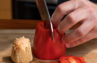 Kaliforniai paprika felvágása: a fordított módszer, ami tényleg működik Kaliforniai paprika felvágása: a fordított módszer, ami tényleg működik