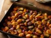 Kolbászos gnocchi őszi zöldségekkel egy tepsiben Kolbászos gnocchi őszi zöldségekkel egy tepsiben