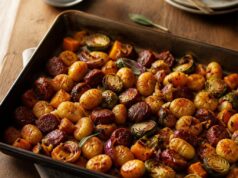 Kolbászos gnocchi őszi zöldségekkel egy tepsiben Kolbászos gnocchi őszi zöldségekkel egy tepsiben