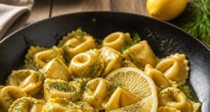 Citromos-kapros tortellini egy serpenyőben Citromos-kapros tortellini egy serpenyőben
