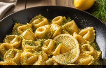 Citromos-kapros tortellini egy serpenyőben Citromos-kapros tortellini egy serpenyőben