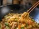 Pad woon sen: thai üvegtészta csirkével, 35 perc alatt Pad woon sen: thai üvegtészta csirkével, 35 perc alatt