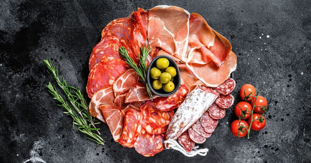 Gourmet tapas-est a kanapén 2 groby csemegepult spanyol sonka