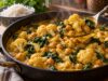 Karfiolos csicseriborsócurry: a spenót csak a végén jön Lábasban főtt karfiolos csicseriborsócurry spenóttal – AI-illusztráció